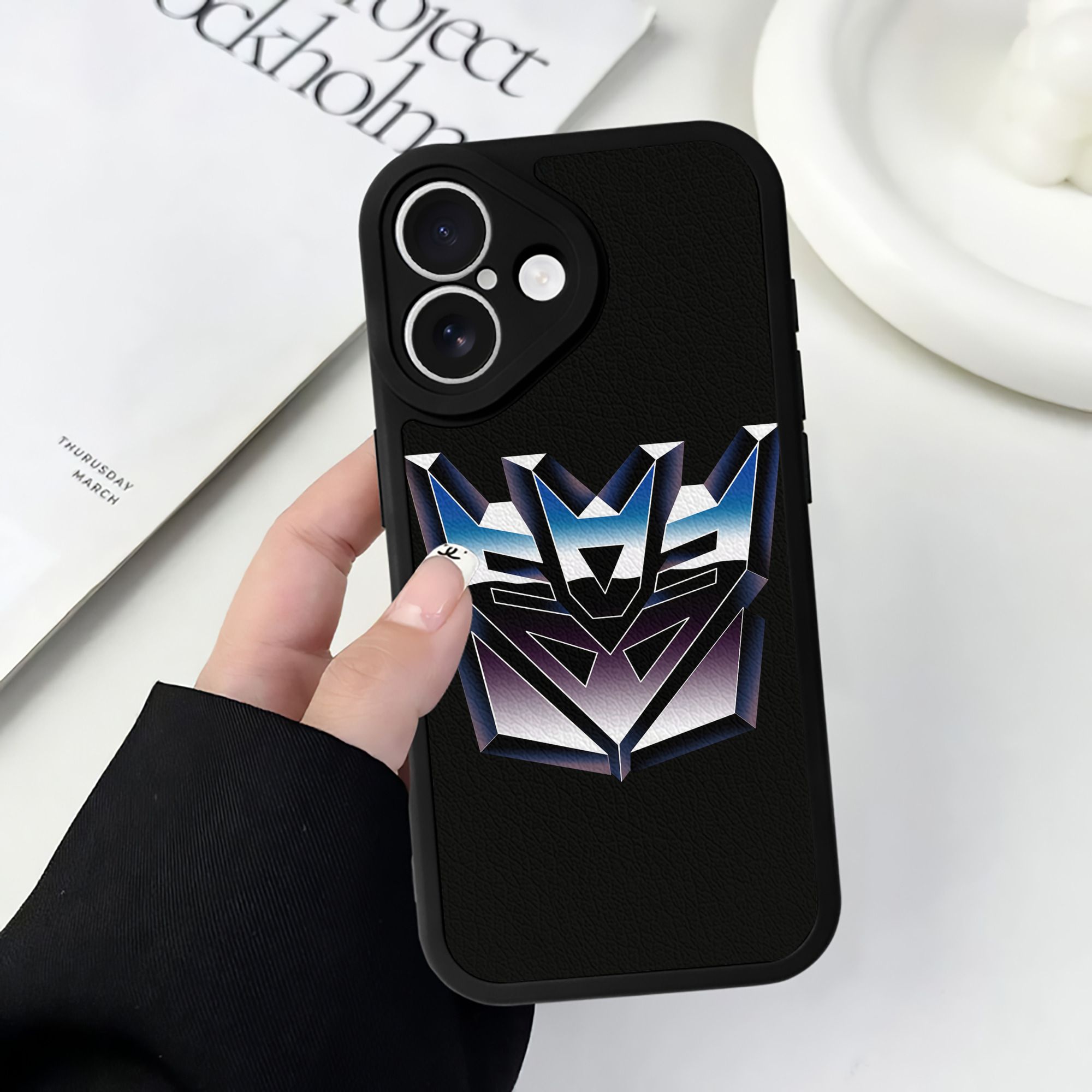 （画像用） Transformers トランスフォーマー 【iPhone 16シリーズ対応】シリコンスマホケース（レザー調） 材質：シリコン